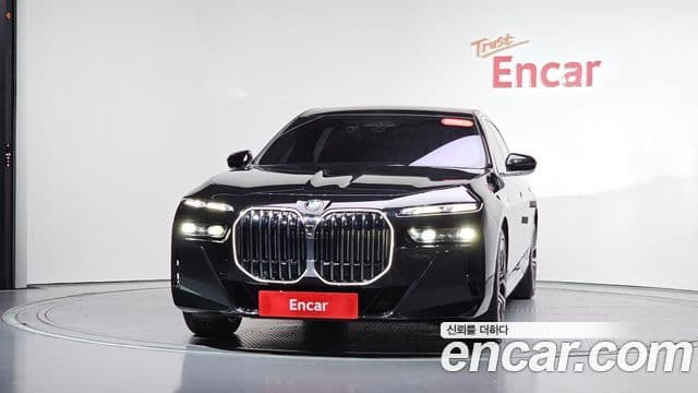 BMW 7 Series (G70) 2