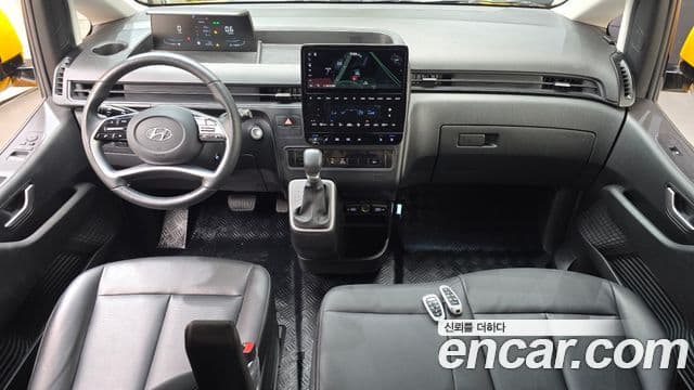 Hyundai Staria 4