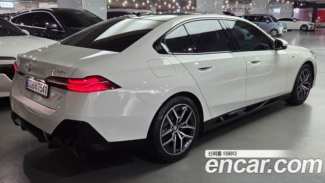 BMW 5 Series (G60) 2