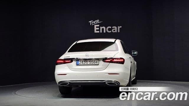 Mercedes-Benz E-Class W213 4