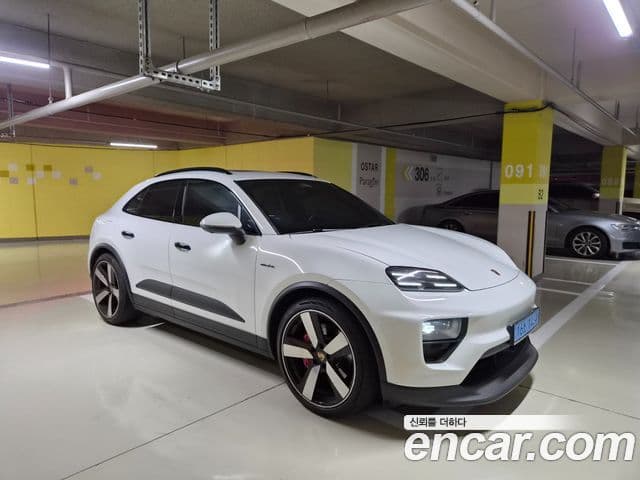 Porsche Macan EV 1