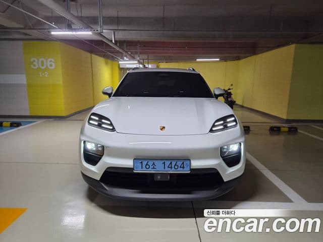 Porsche Macan EV 3