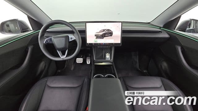 Tesla Model Y 4