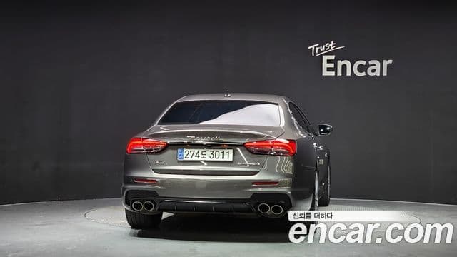 Maserati Quattroporte 4