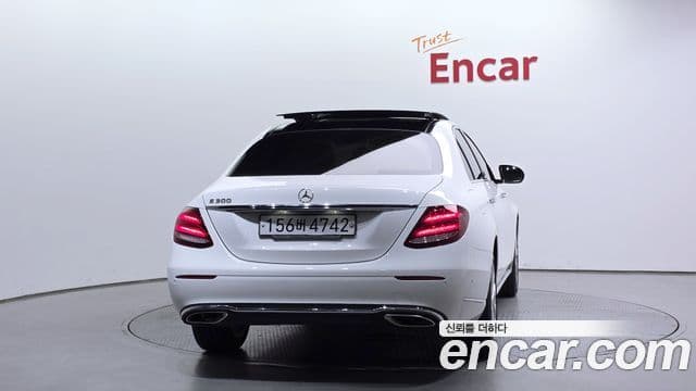 Mercedes-Benz E-Class W213 4