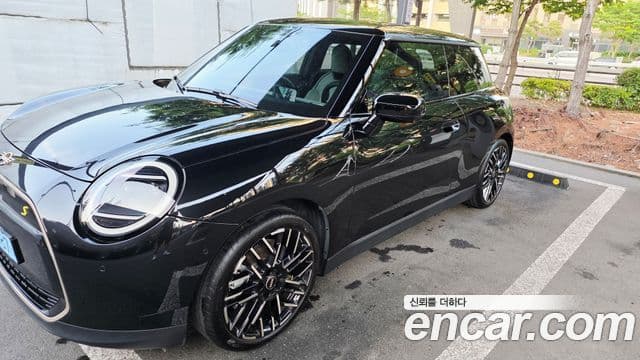 MINI Cooper Electric 4th Gen 1