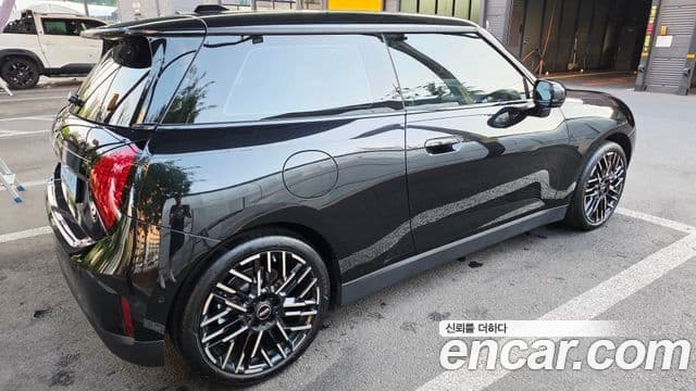 MINI Cooper Electric 4th Gen 2