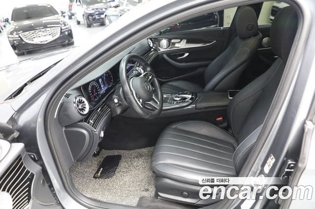 Mercedes-Benz E-Class W213 4