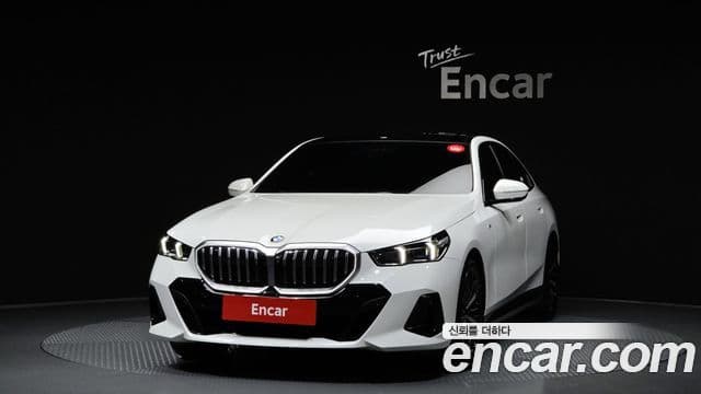 BMW 5 Series (G60) 2