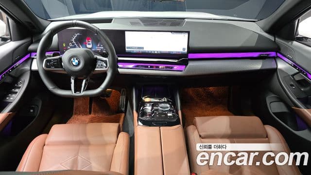 BMW 5 Series (G60) 4