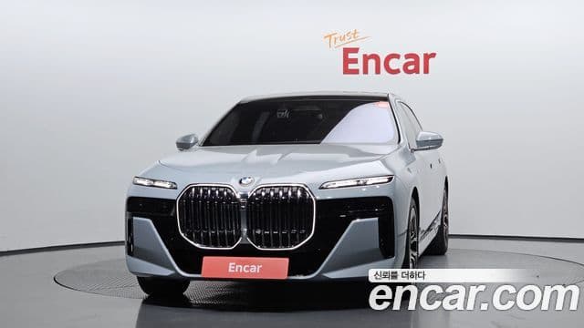 BMW 7 Series (G70) 2
