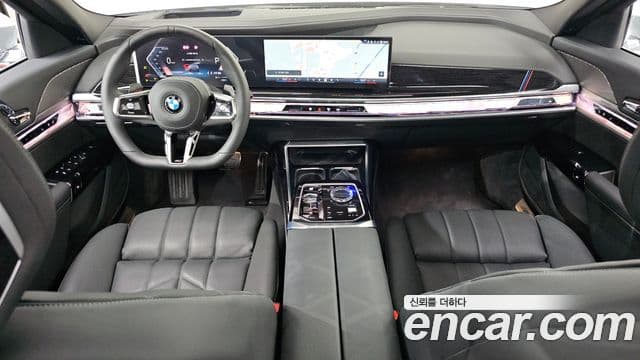 BMW 7 Series (G70) 4
