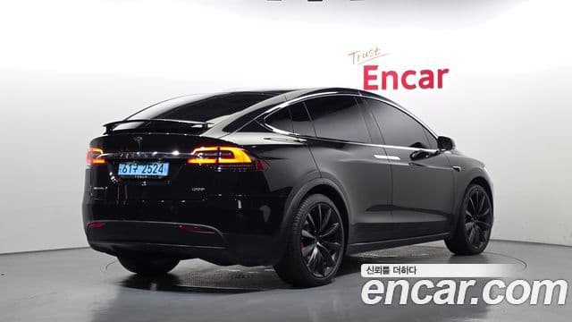 Tesla Model X 2