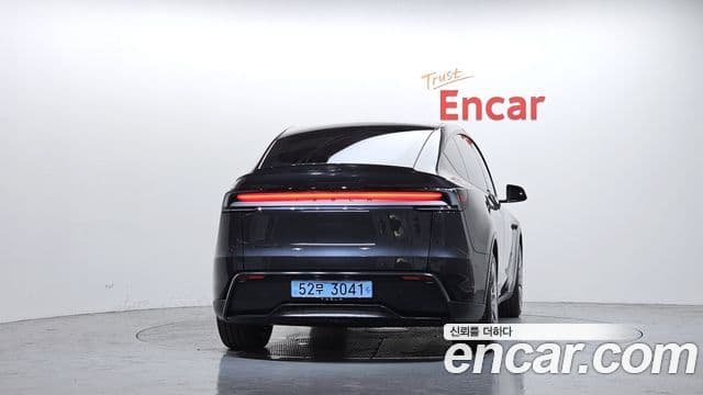 Tesla Model Y 3