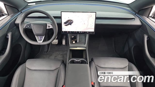 Tesla Model Y 4