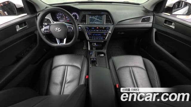 Hyundai LF Sonata 4