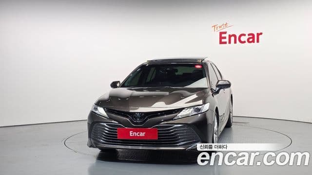 Toyota Camry (XV70) 3