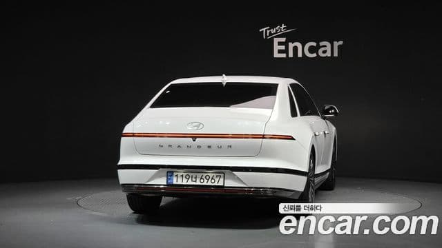 Hyundai Grandeur (GN7) 4