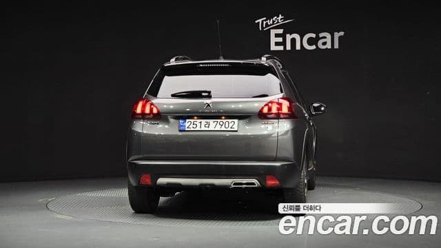 Peugeot 2008 4