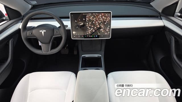 Tesla Model Y 4