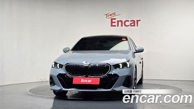 BMW 5 Series (G60) 2