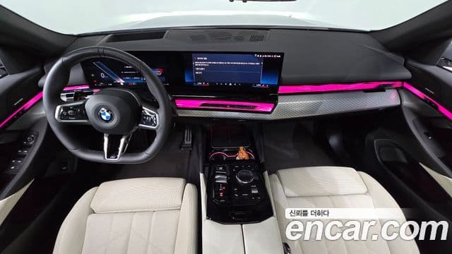 BMW 5 Series (G60) 4