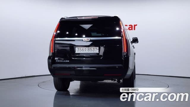 Cadillac Escalade 3