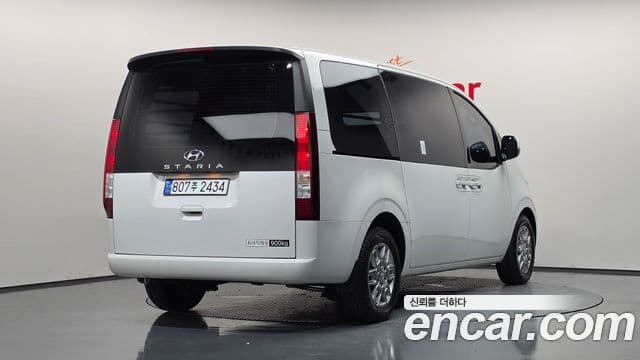Hyundai Staria 2