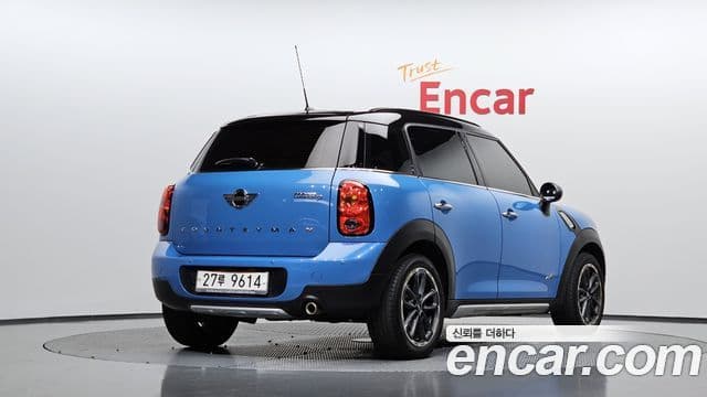 MINI Cooper D Countryman 2