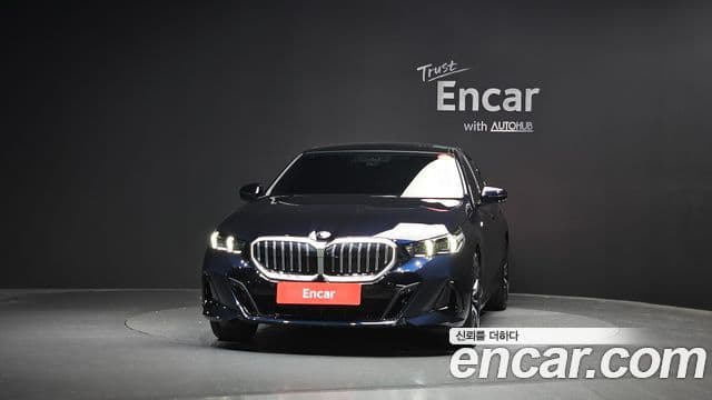 BMW 5 Series (G60) 2