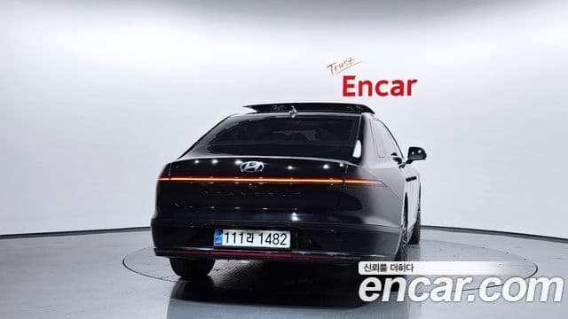 Hyundai Grandeur (GN7) 4