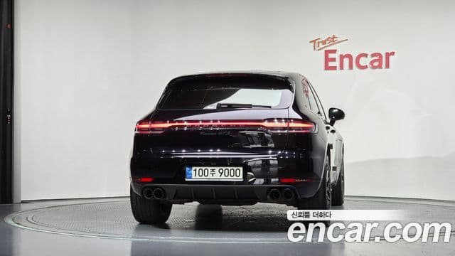 Porsche Macan 4