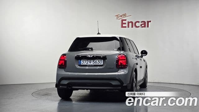 MINI Cooper 4