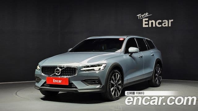 Volvo V60 Cross Country 2nd Gen 1