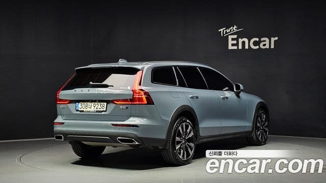 Volvo V60 Cross Country 2nd Gen 2