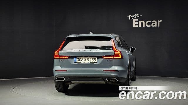 Volvo V60 Cross Country 2nd Gen 4