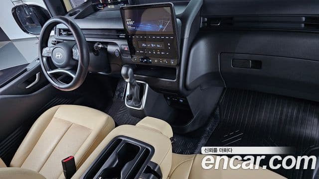 Hyundai Staria 4