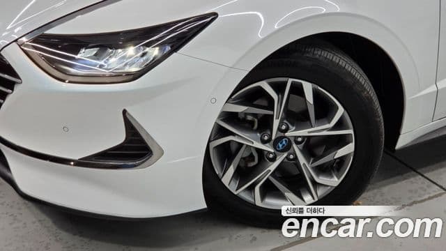 Hyundai Sonata (DN8) 3