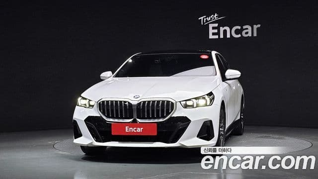 BMW 5 Series (G60) 2
