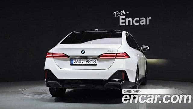BMW 5 Series (G60) 3