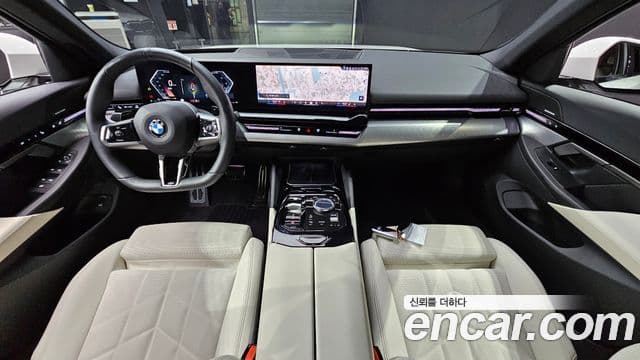 BMW 5 Series (G60) 4