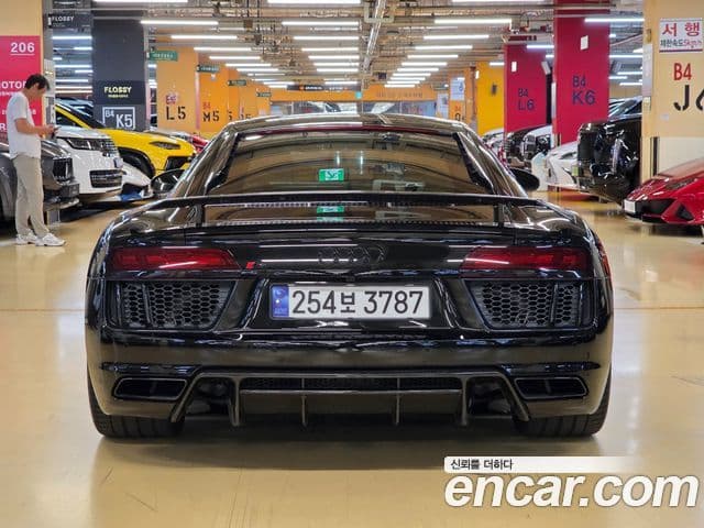 Audi R8 (4S) 3