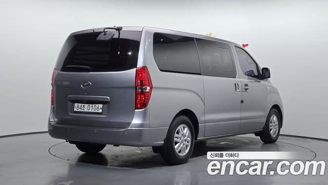 Hyundai Grand Starex 2