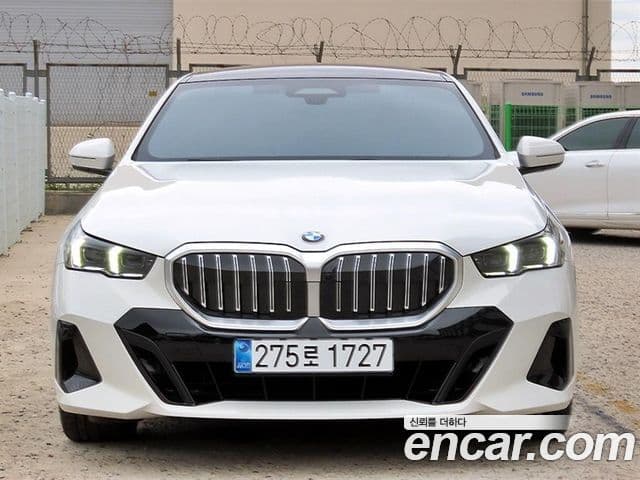 BMW 5 Series (G60) — 1
