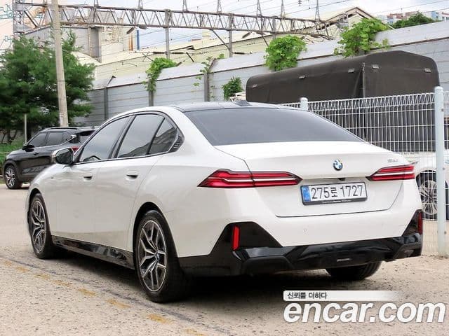 BMW 5 Series (G60) 2
