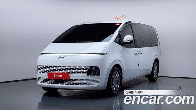 Hyundai Staria 1