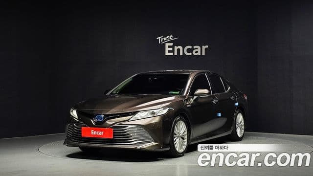 Toyota Camry (XV70) — 1