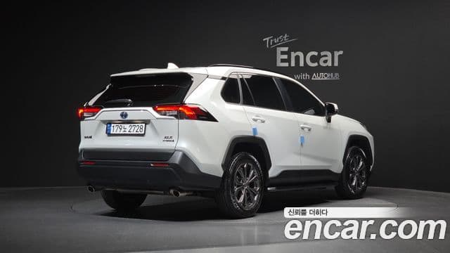 Toyota RAV4 5th Gen 2