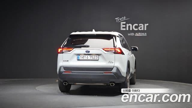 Toyota RAV4 5th Gen 4