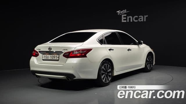 Nissan Altima 2